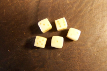 Dés en os