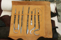 Poche-trousse outil de chirurgie XVème s.