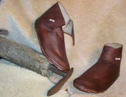 Chaussures XIème avec bouton en os
