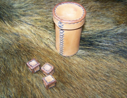 Dés en cuir avec sa boîte