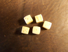 Dés en os