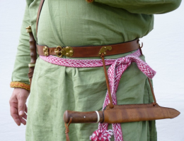 Etui à couteau mérovingien