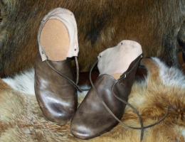 Chaussures XIème avec lacet